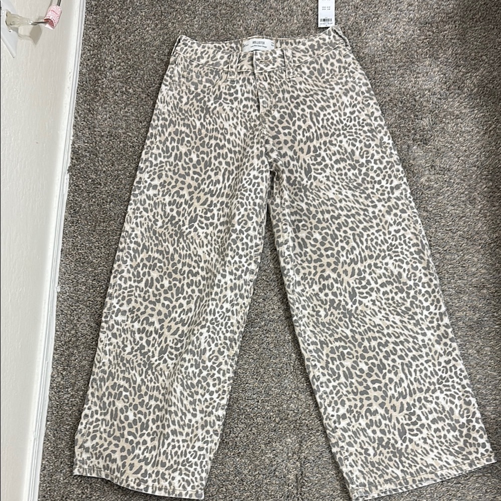Hollister Leopard Print Low Rise Super Baggy jeans
